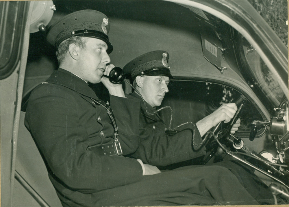 Utryckningspoliser i bil förr i tiden