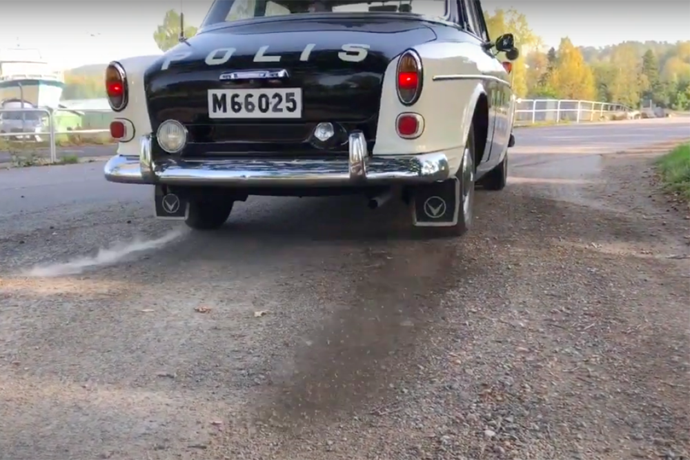 Henrik kör polis-amazon, gör burnout.