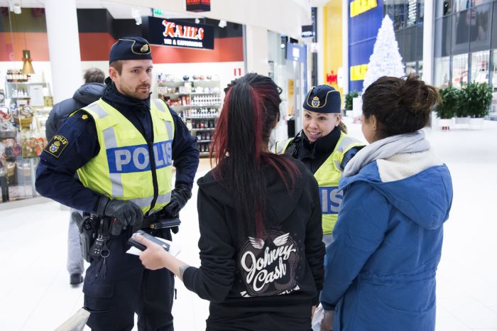 Poliser och ungdomar. Lars Hedelin