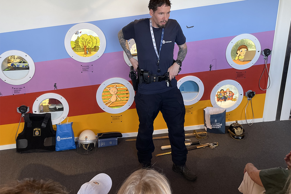 Pedagog håller visning