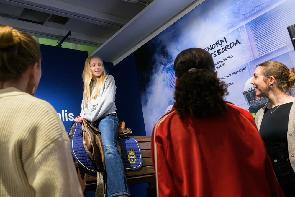 Polisliv, utställningsvyträhäst3.jpg