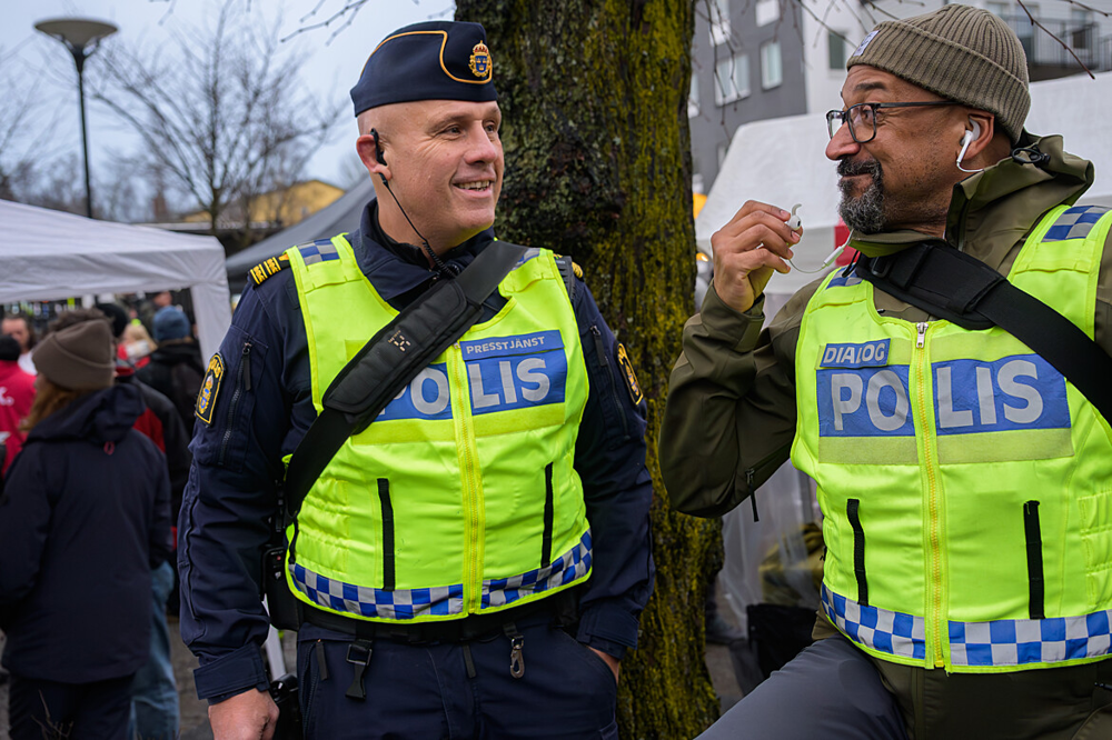 Tvådialogpolisersamtalar.jpg